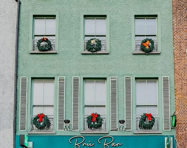Bru Bar &Hostel